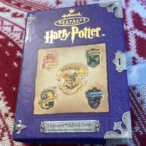 Hallmark Harry Potter hogwart school crests ornaments